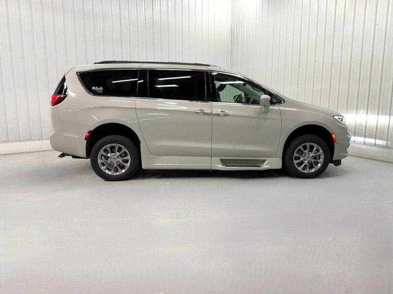 2021 Chrysler Pacifica Touring L
