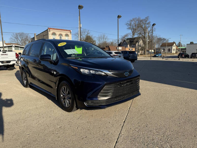 2024 Toyota Sienna LE 8-Passenger