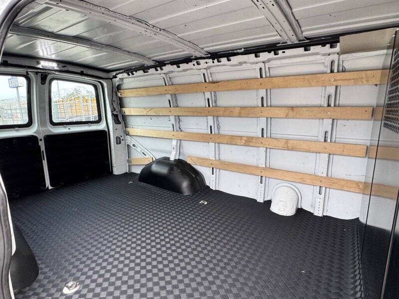 2023 Chevrolet Express 2500