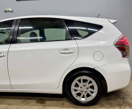 2015 Toyota Prius v Three