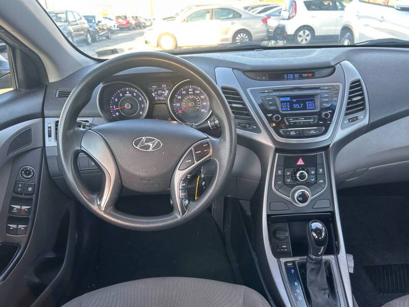 2015 Hyundai Elantra SE photo 10