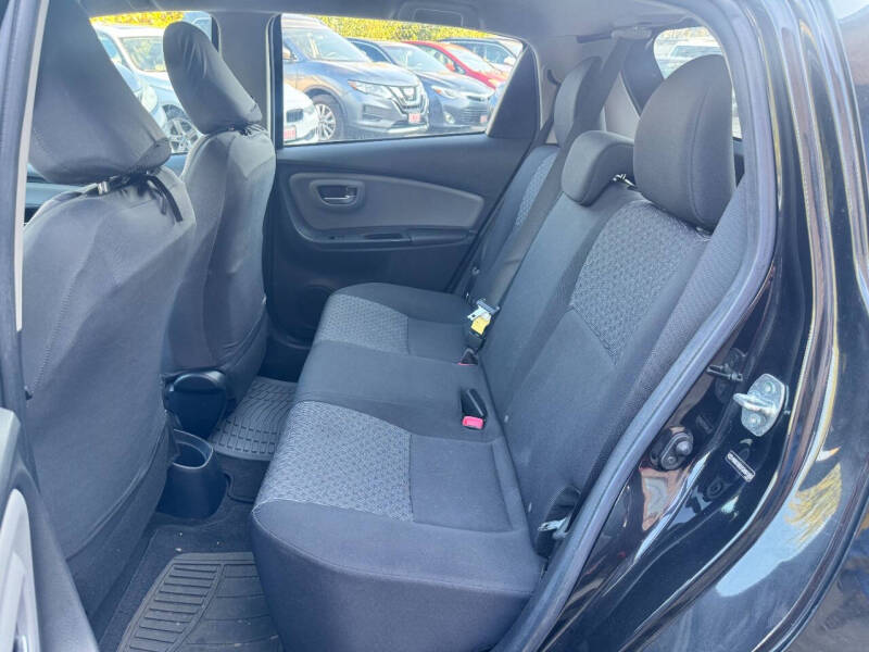 2016 Toyota Yaris 5-Door LE