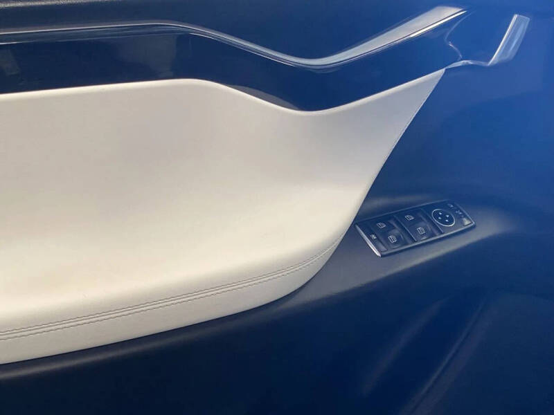 2019 Tesla Model X Standard Range