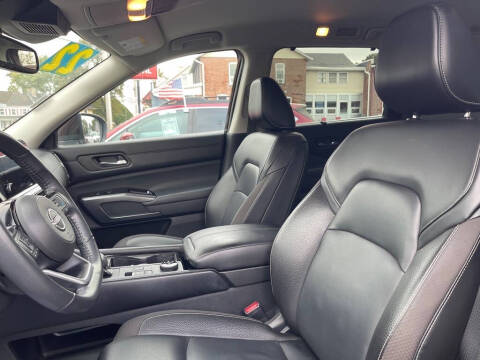 2022 Nissan Pathfinder SL