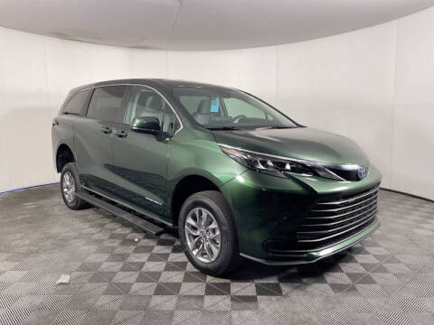 2024 Toyota Sienna LE 8-Passenger