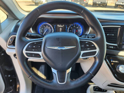 2017 Chrysler Pacifica Touring-L