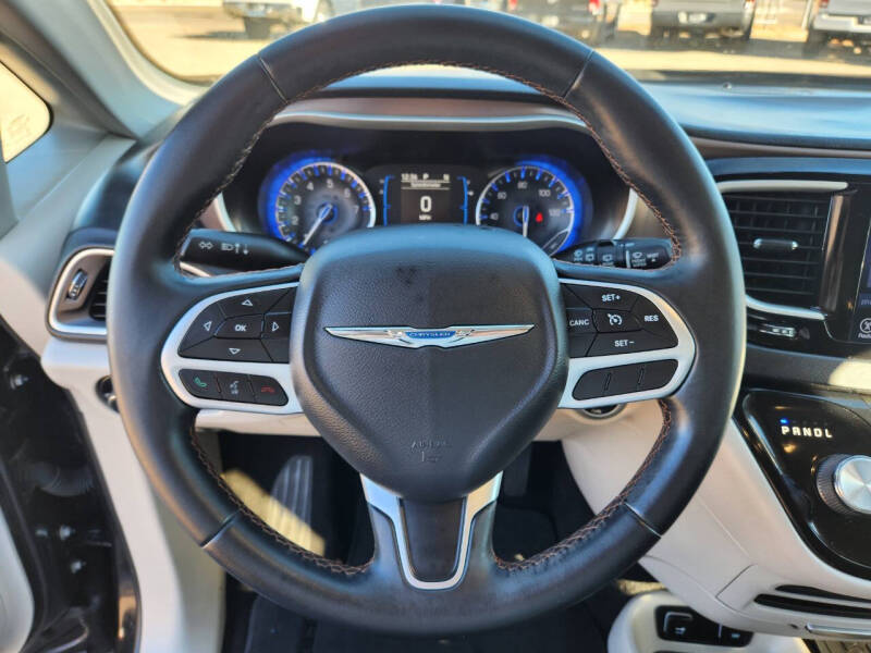 2017 Chrysler Pacifica Touring-L