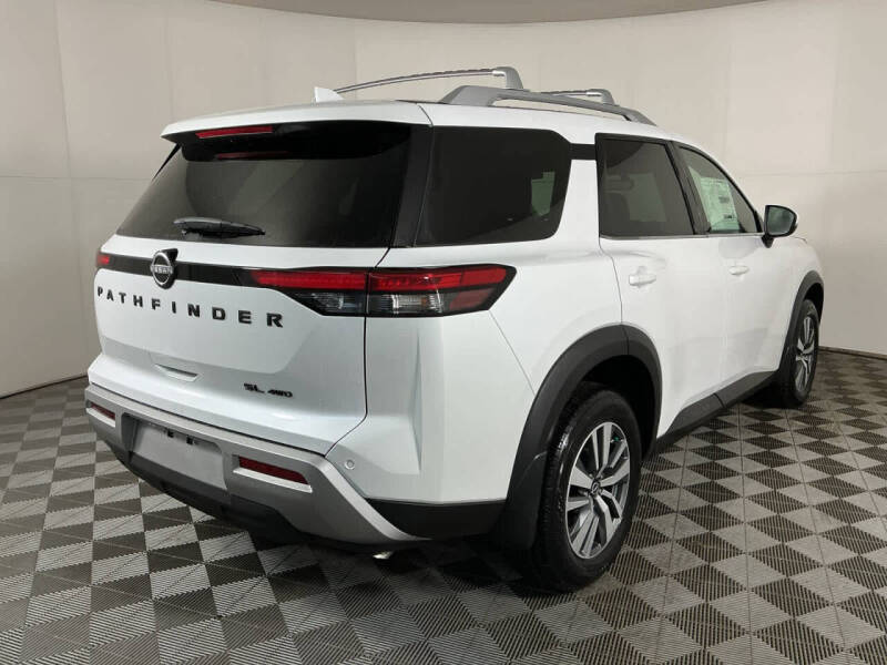 2025 Nissan Pathfinder SL