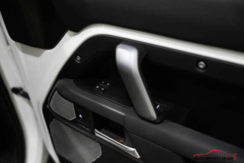 2023 Land Rover Defender 130 X-Dynamic SE