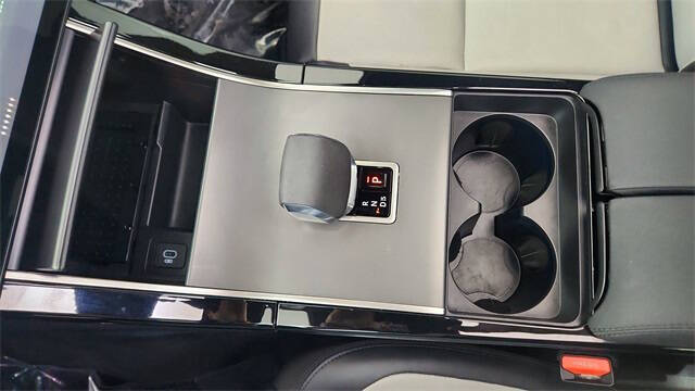 2024 Land Rover Range Rover Velar P250 Dynamic SE