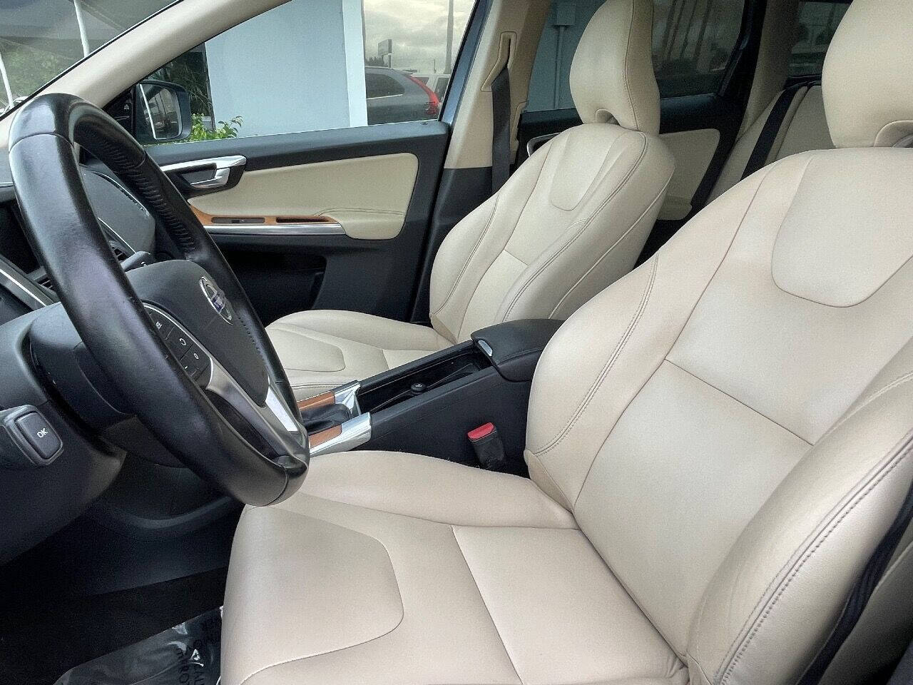 2017 VOLVO XC60 SUV / Crossover - $16,900