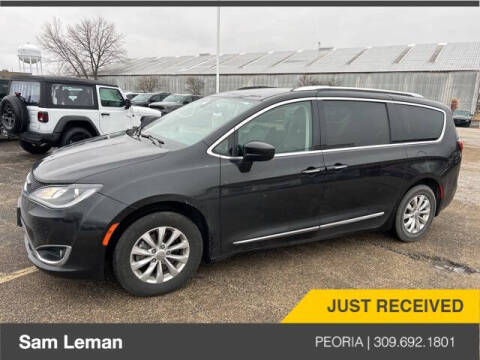 2019 Chrysler Pacifica for sale at Sam Leman Chrysler Jeep Dodge of Peoria in Peoria IL