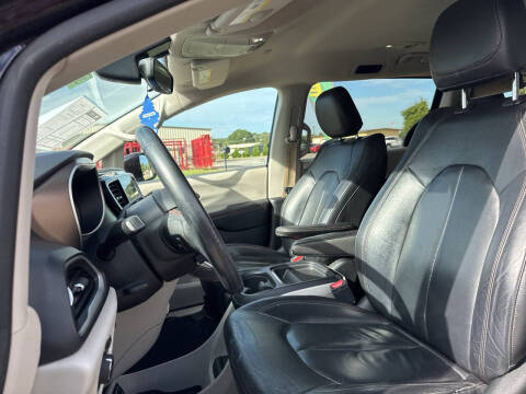 2017 Chrysler Pacifica Touring-L