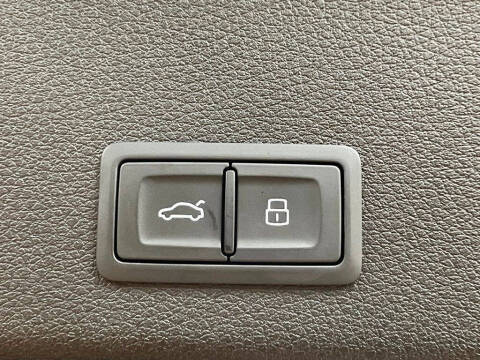 2022 Audi e-tron quattro Premium Plus