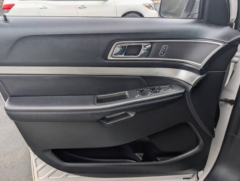 2017 Ford Explorer XLT - Photo 23