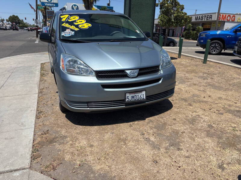 2004 Toyota Sienna LE 7-Passenger's photo