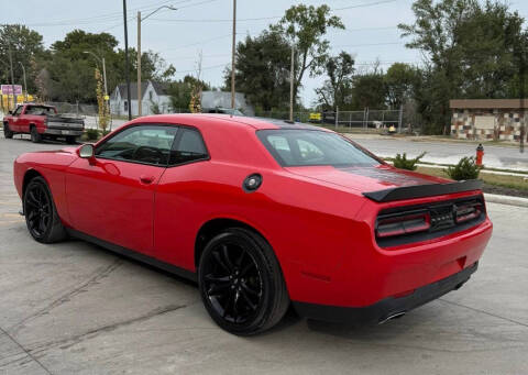2017 Dodge Challenger SXT Plus