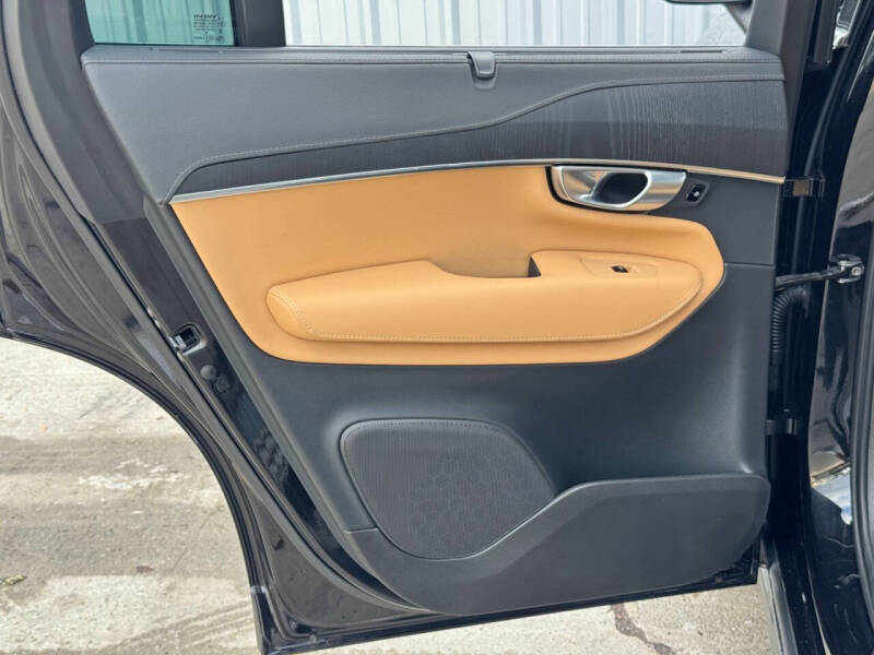 2024 Volvo XC90 Recharge T8 Ultimate Bright Theme 7P