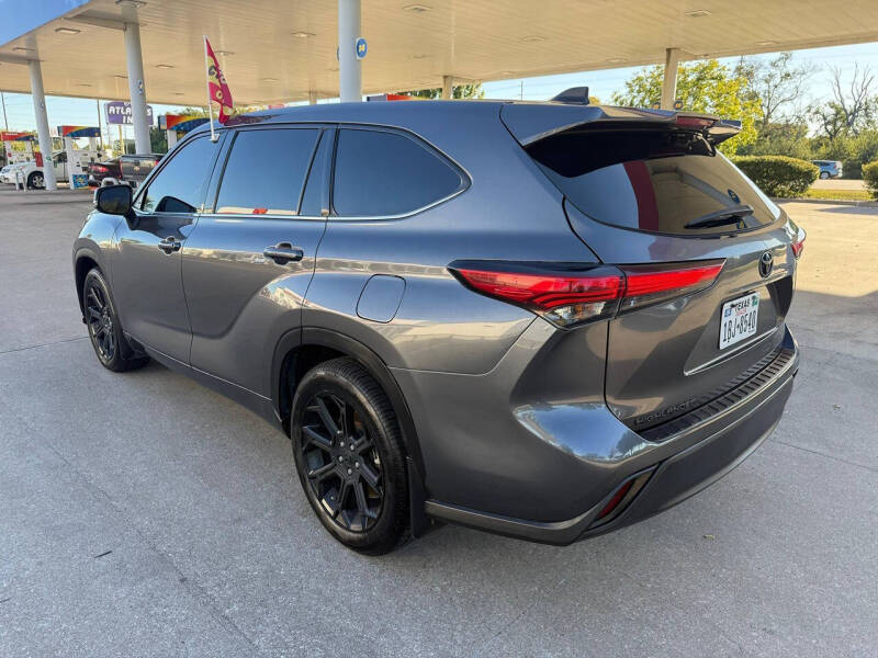 2022 Toyota Highlander L