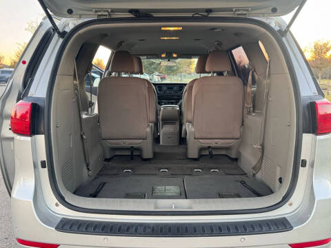 2015 Kia Sedona L