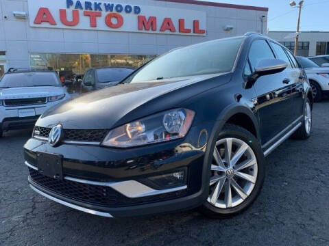 2017 Volkswagen Golf Alltrack for sale at CTCG AUTOMOTIVE in South Amboy NJ