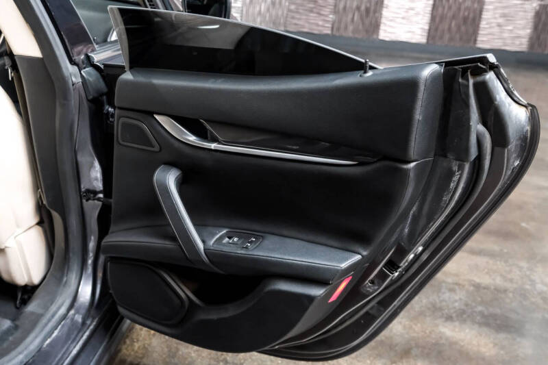 2016 Maserati Ghibli