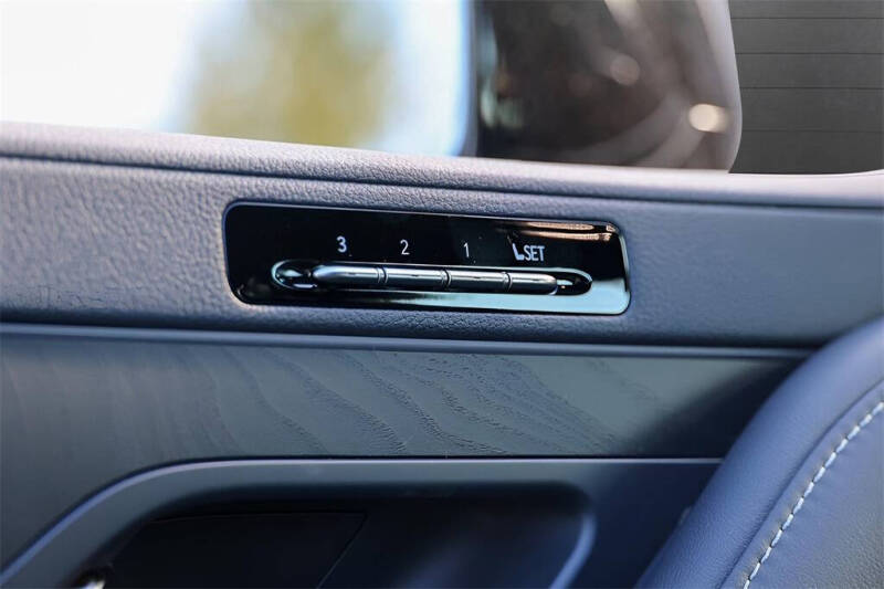 2025 Lexus LX 600 Premium