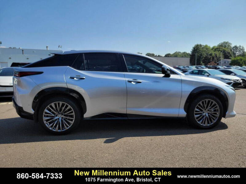 2023 Lexus RZ 450e Luxury