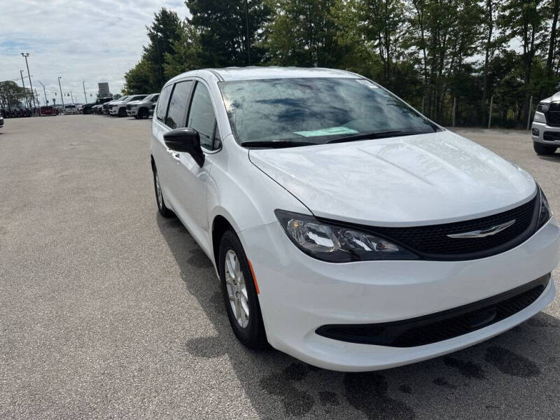 2027 Chrysler Pacifica LX