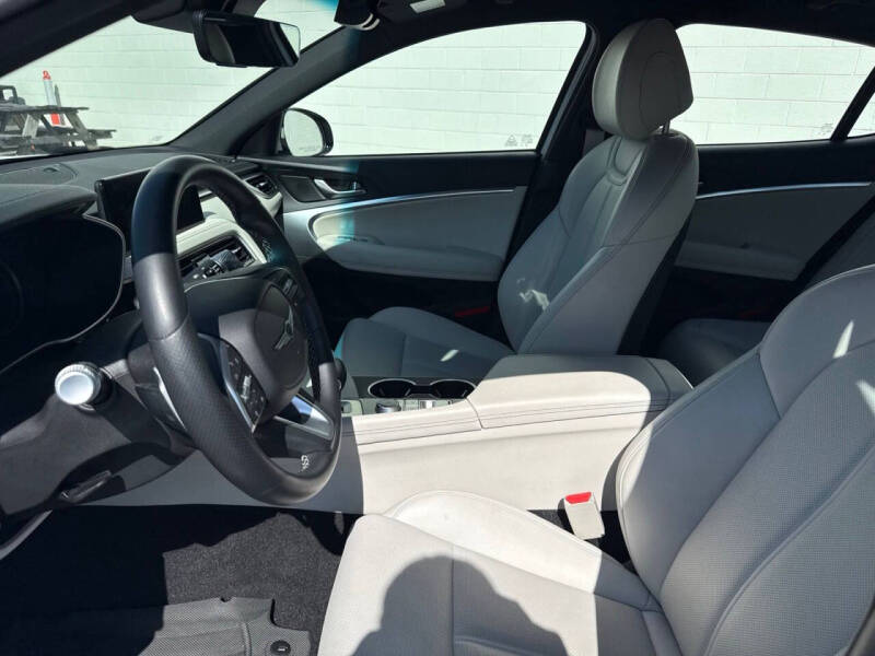 2025 Genesis G70
