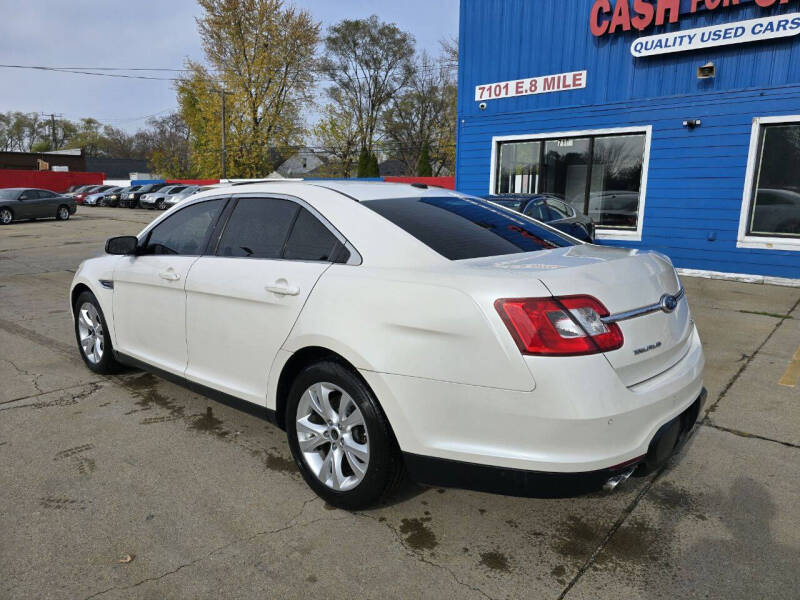 2011 Ford Taurus SEL photo 3