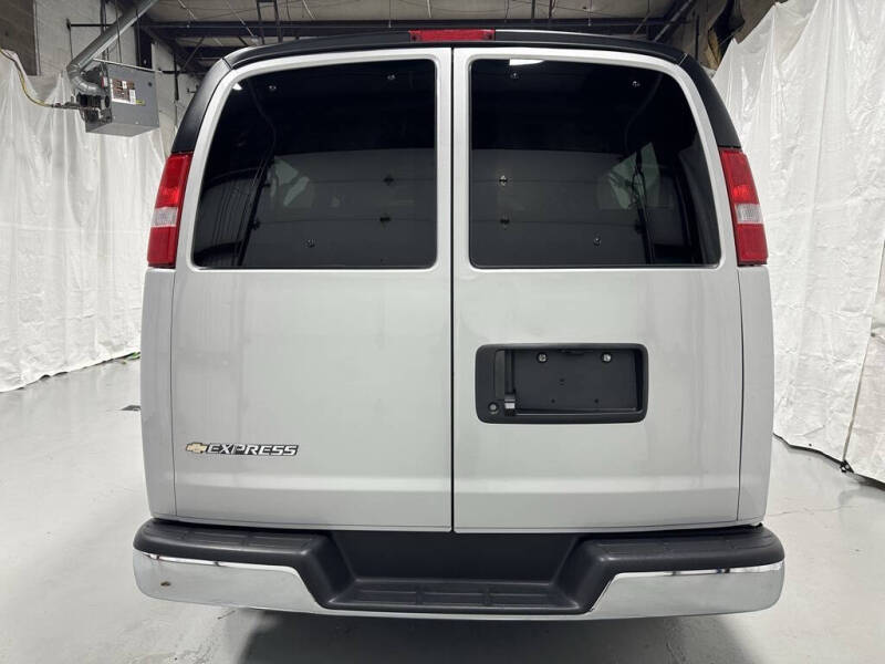 2025 Chevrolet Express LT 3500