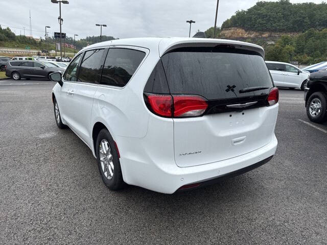2026 Chrysler Voyager LX