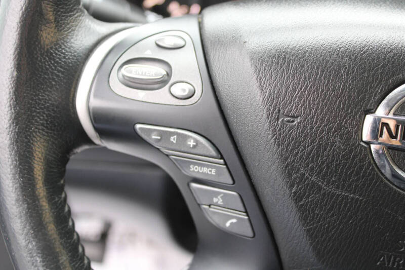 2020 Nissan Pathfinder SL