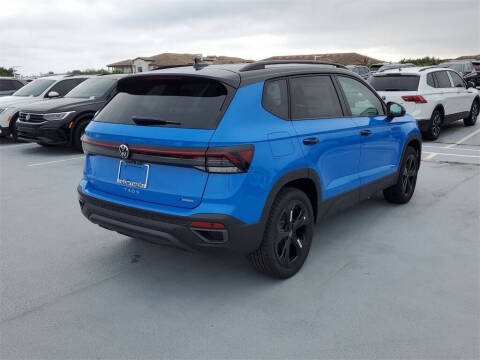 2025 Volkswagen Taos SE Black 4Motion