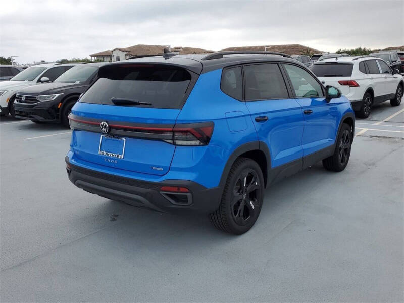 2025 Volkswagen Taos SE Black 4Motion