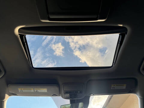 2019 Honda Pilot Touring w/Rear Captain's Chairs