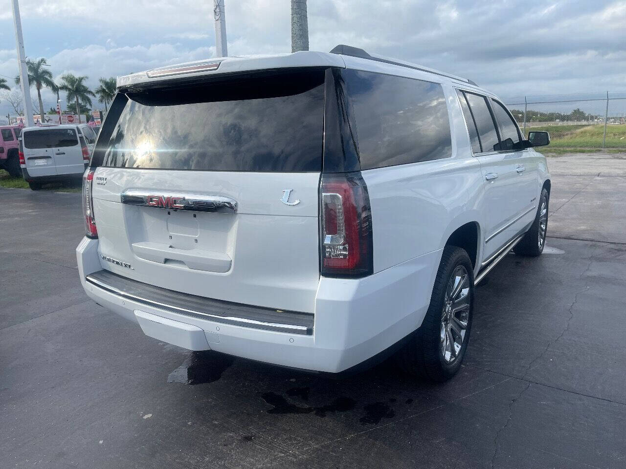 2016 GMC Yukon XL SUV / Crossover - $26,900