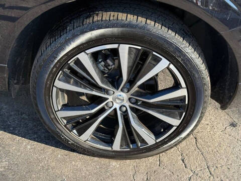 2023 Volvo XC60 B5 Plus Dark Theme