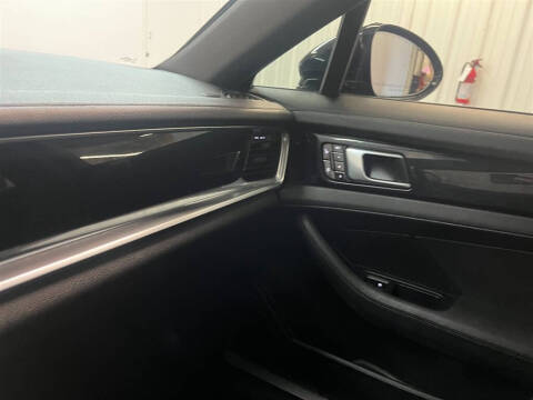 2018 Porsche Panamera 4