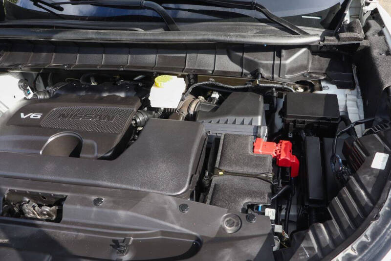 2022 Nissan Pathfinder SL