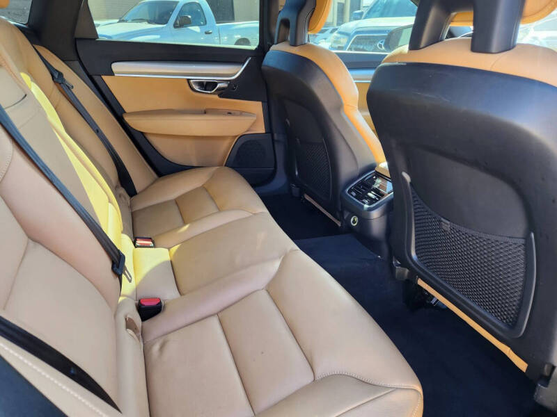 2017 Volvo S90 T6 Momentum