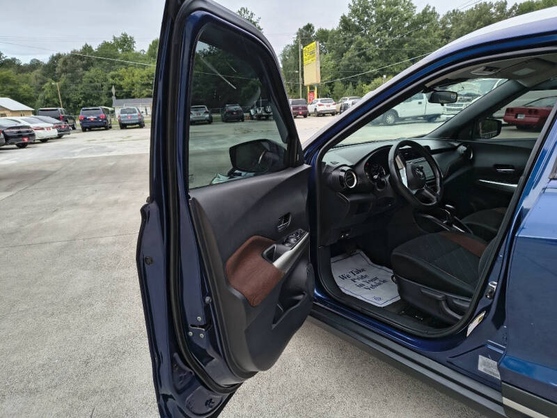 2020 Nissan Kicks SR