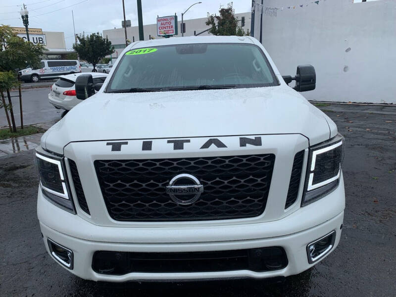 2017 Nissan Titan null photo 9