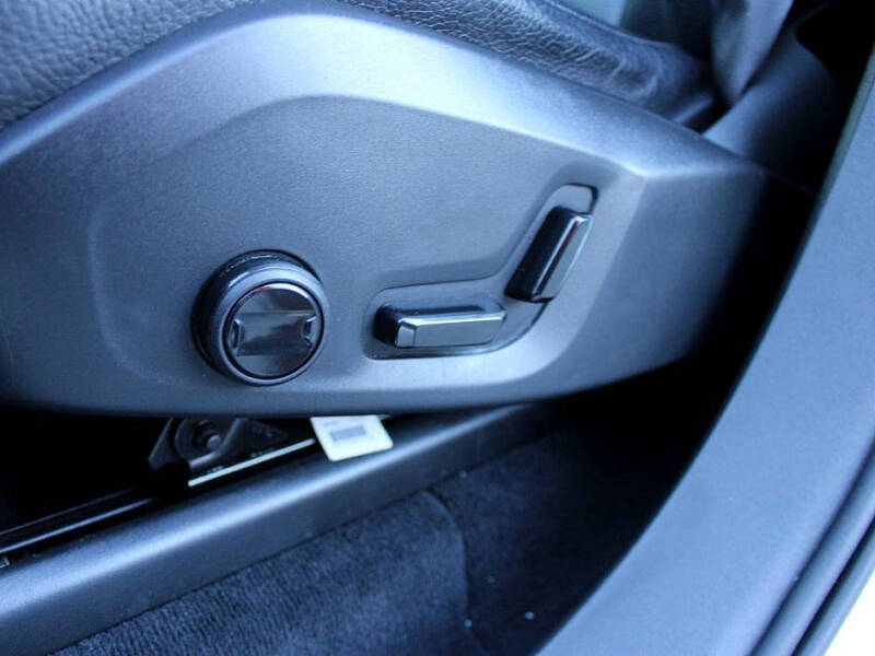 2020 Volvo XC90 T6 Momentum 6-Passenger