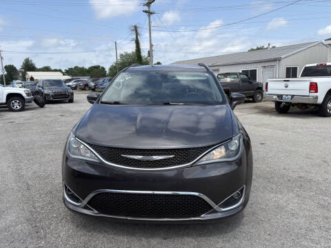 2017 Chrysler Pacifica Touring-L
