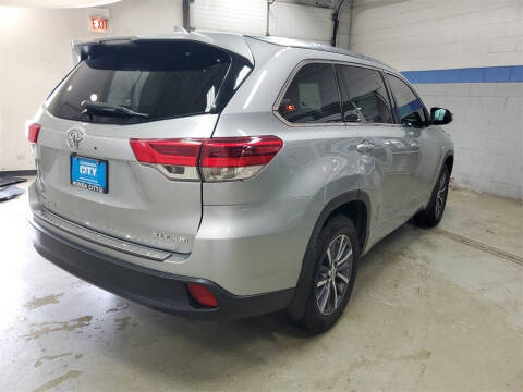 2017 Toyota Highlander SE