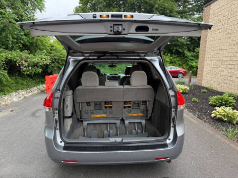 2013 Toyota Sienna LE 8-Passenger