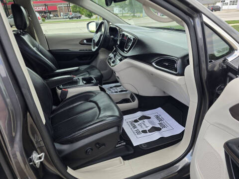 2017 Chrysler Pacifica Touring-L Plus