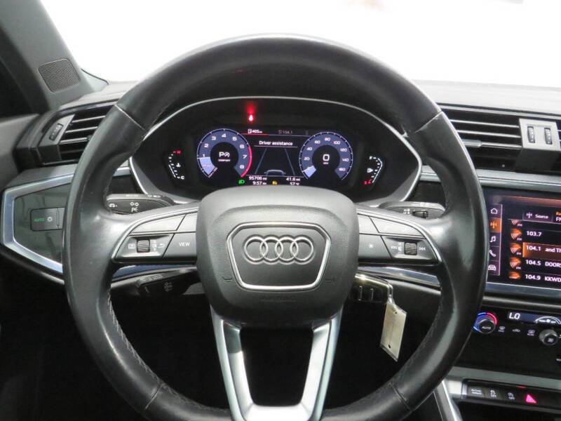 2021 Audi Q3 quattro Premium 40 TFSI